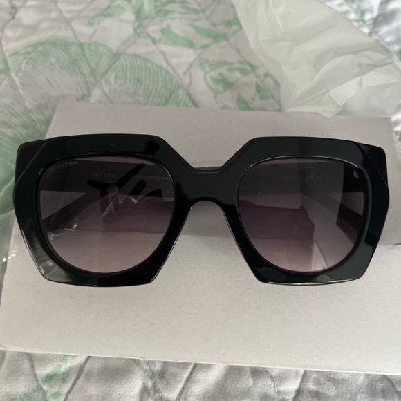 NWT Handmade Bertha Marlowe Italy Sunglasses - Women's